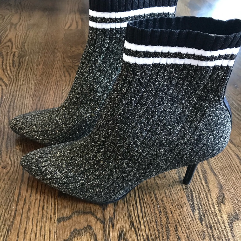 NWOT Stuart Weitzman Waverly Sock Booties
